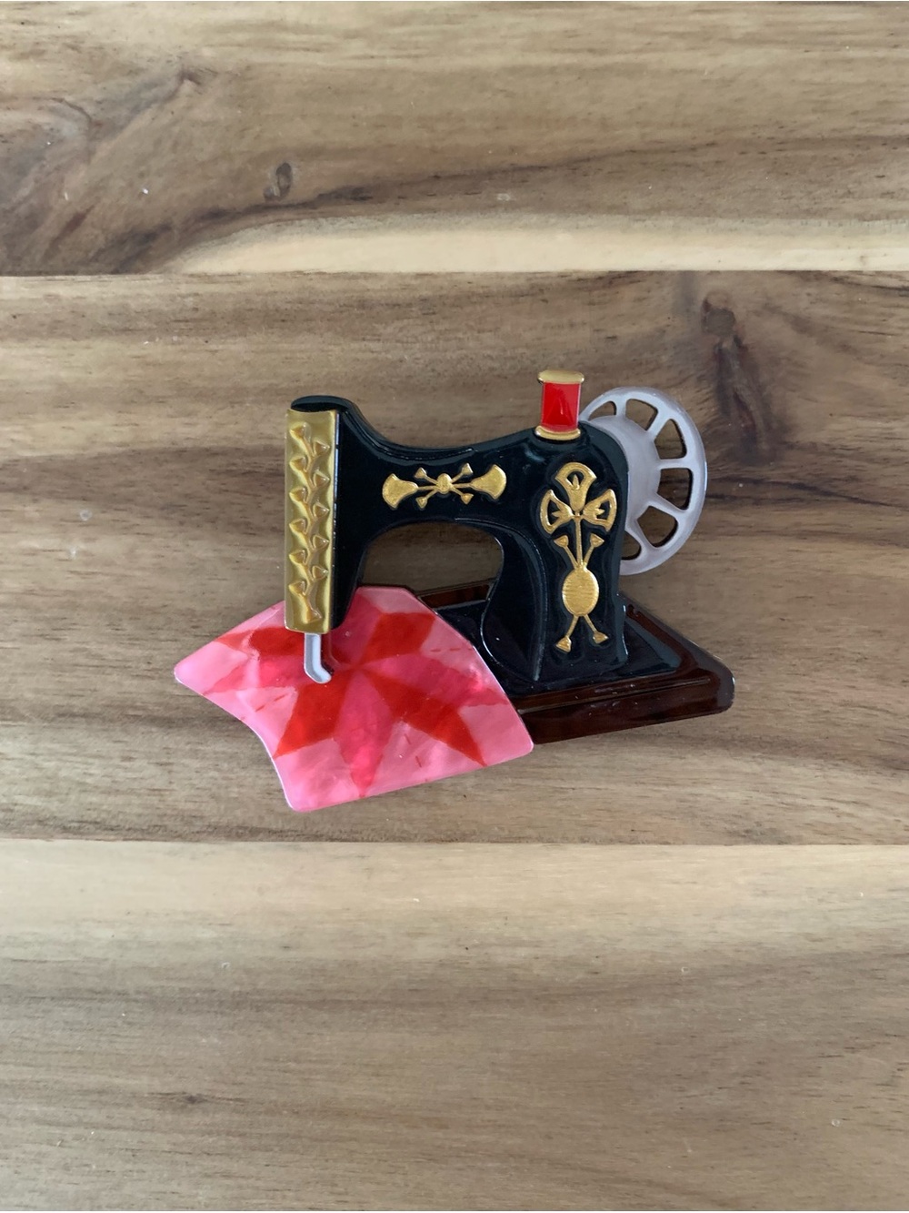 Erstwilder Singer of Seams brooch pin NWOT